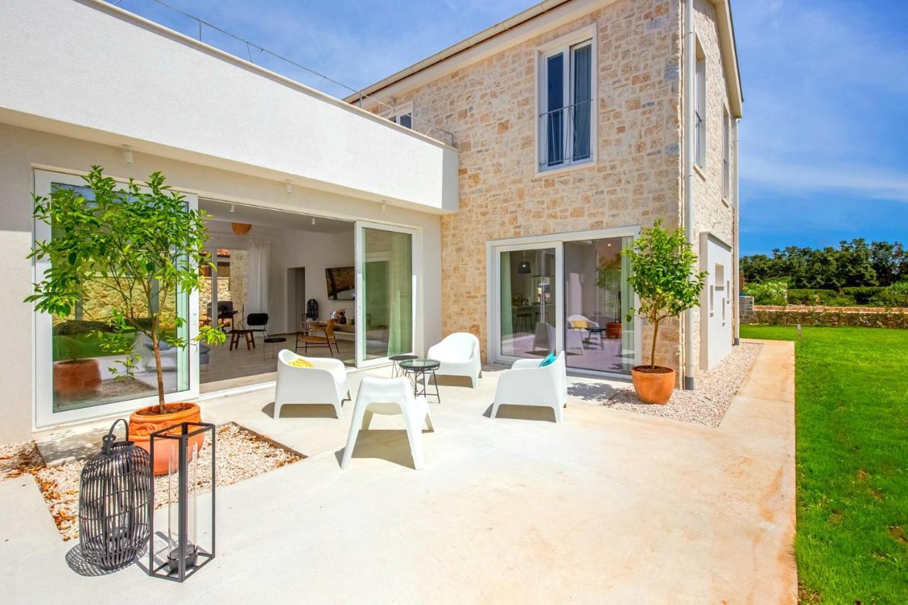 Villa Vela Muline - 8 Plus 2 Guests - Heated Pool 乌格连 外观 照片