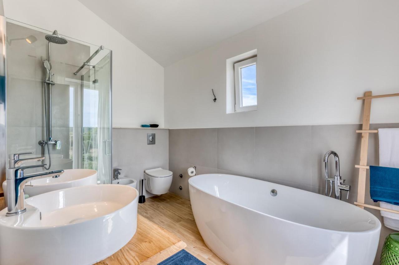 Villa Vela Muline - 8 Plus 2 Guests - Heated Pool 乌格连 外观 照片