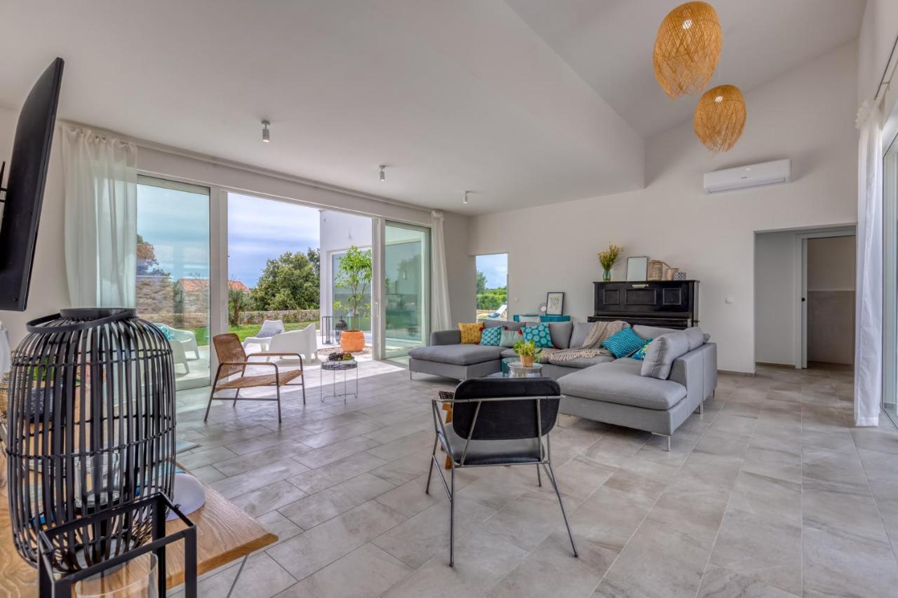 Villa Vela Muline - 8 Plus 2 Guests - Heated Pool 乌格连 外观 照片